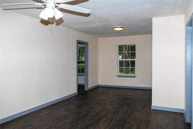 Building Photo - 5209 Anzio Rd