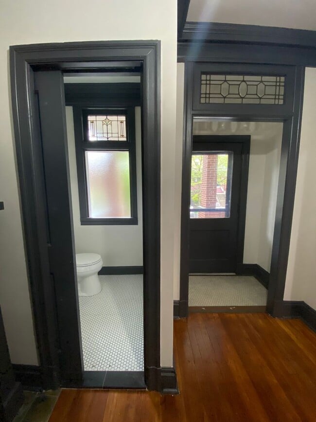 Building Photo - MODERN 5 BEDROOM IN THE HEART OF MORNINGSI...
