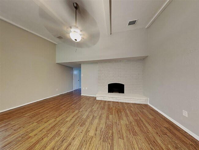 Foto del edificio - 18119 Tall Cypress Dr
