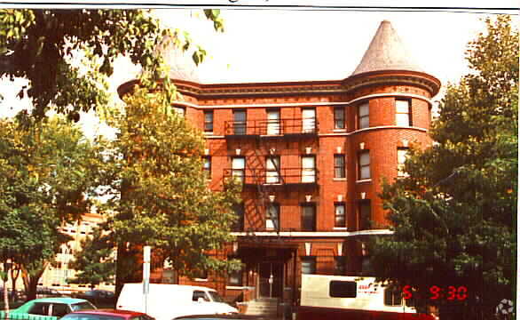 Building Photo - The Leumass Apartments
