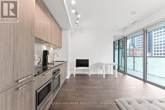 Photo du bâtiment - 50A-650 Charles St E