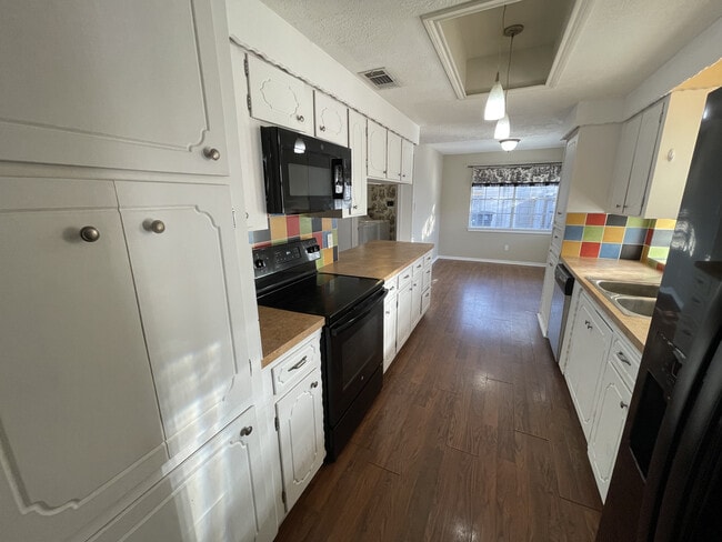 Building Photo - 9015 Eldora Dr