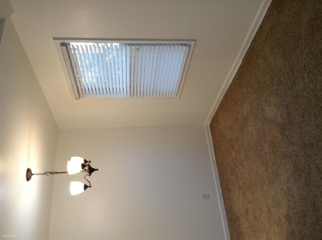 Building Photo - 690 Robinwood Dr