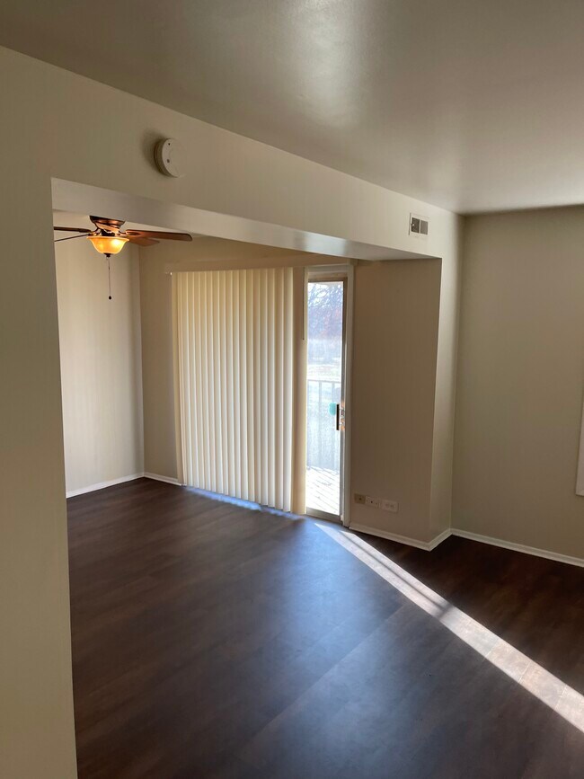 Building Photo - 804 Sandra Dr