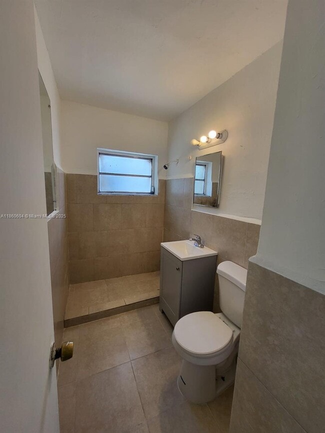 Foto del edificio - 640 NW 77th St