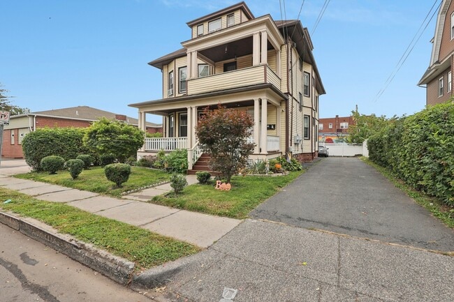 Building Photo - 15-17-17 Mountford St