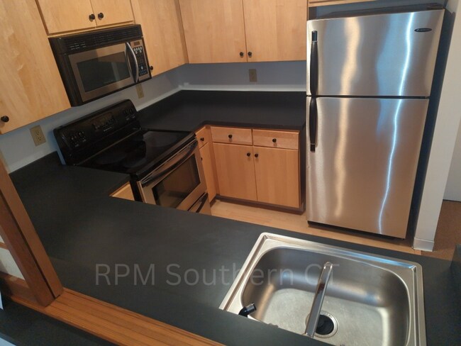Foto del edificio - 1 Bedroom Condo | Whitneyville