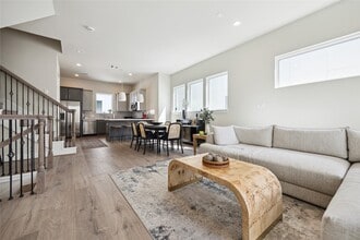 Building Photo - 137 Eastwood St