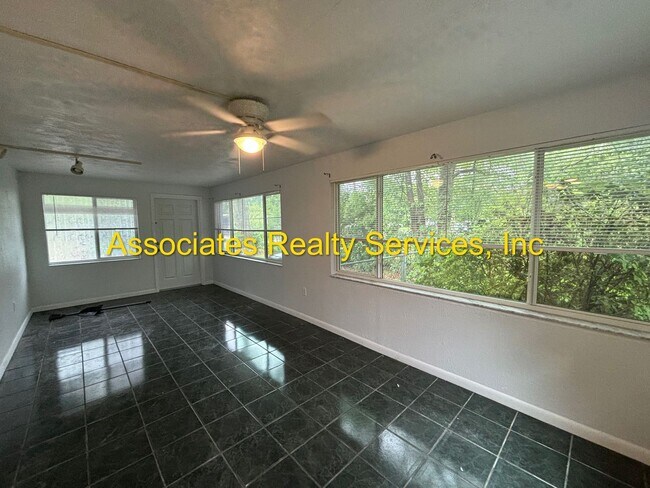Building Photo - Updated 3 bed/ 1.5 bath single family home...