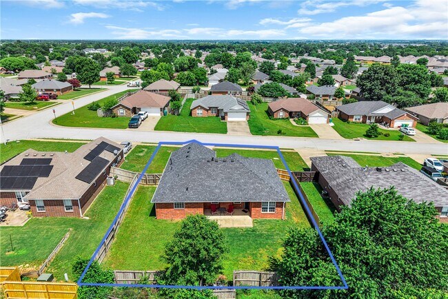 Building Photo - 511 Dewberry Ln