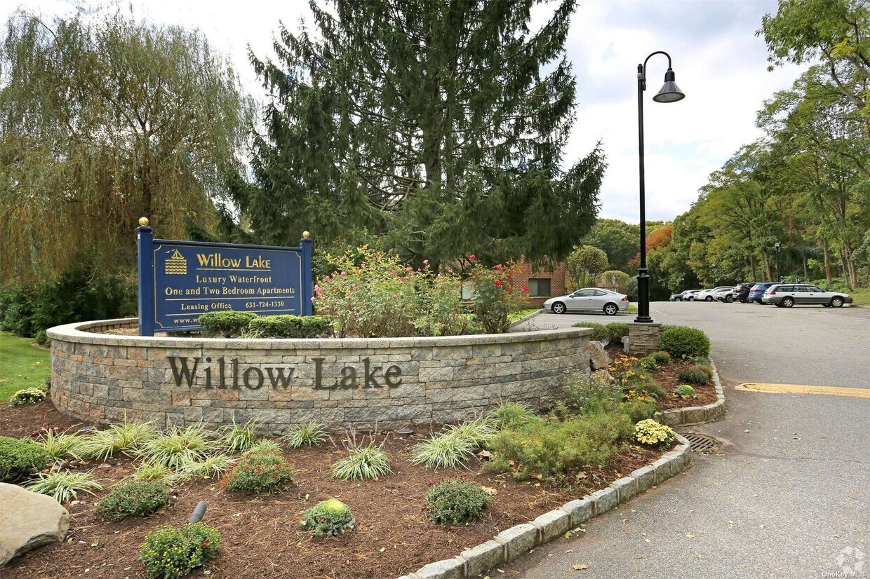 44 NY25A Unit 413, Smithtown, NY 11787 Room for Rent in Smithtown