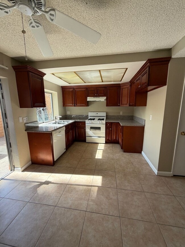 Photo - Camarillo Street Apartment