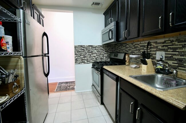 Photo - 1423 E Street NE, Unit First Floor Apartment