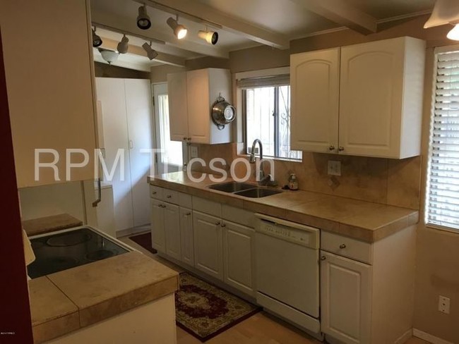 Foto del edificio - 5901 N Oracle Rd