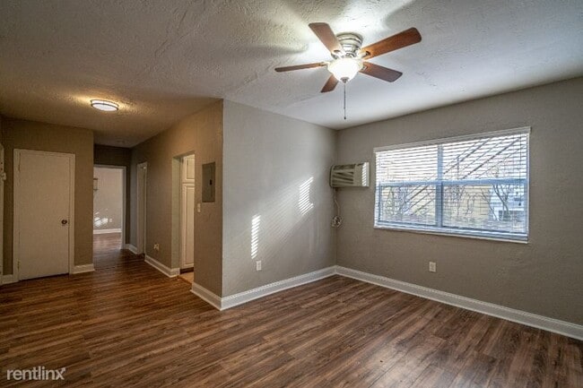 Building Photo - 1 br, 1 bath Apartment - 7510 Byron Ave.
