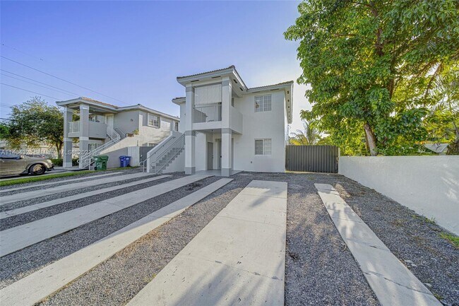 Building Photo - $3250 221 SW 78th Pl # 231