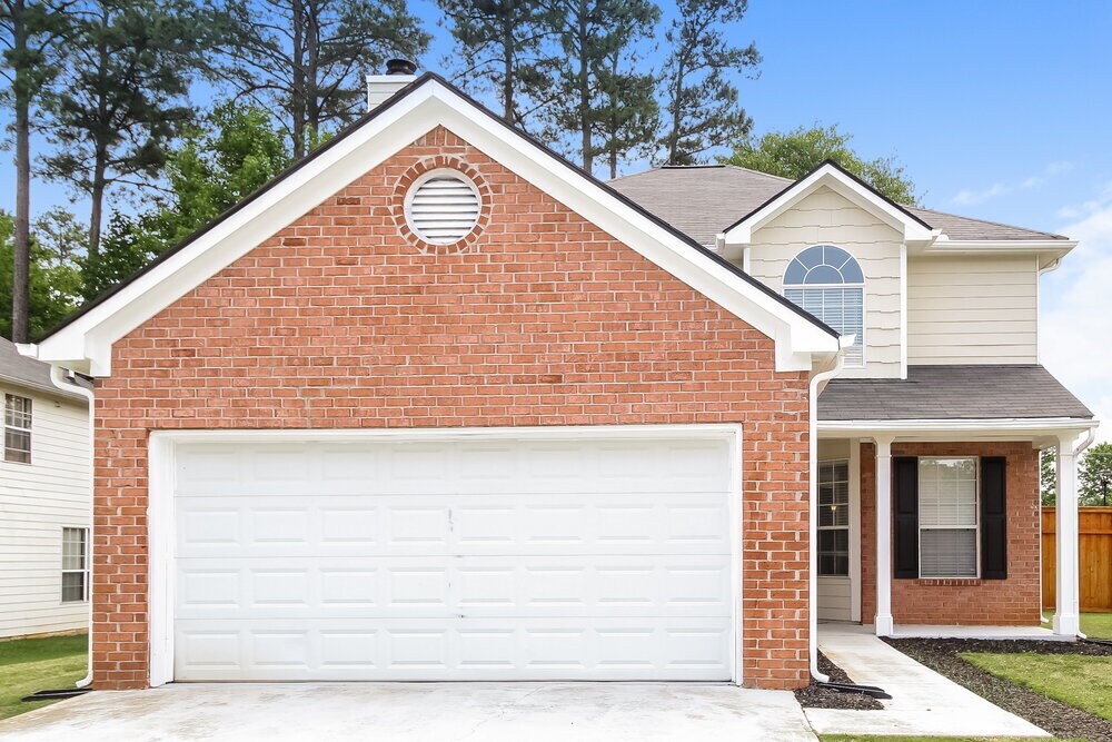 Primary Photo - 2462 Raven Cir