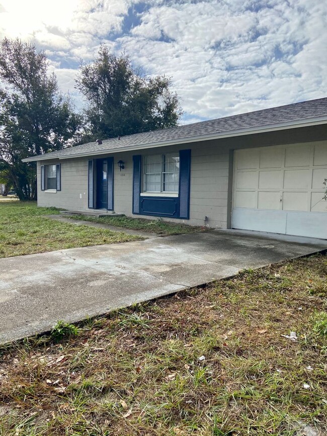 Building Photo - 3/1.5 Home Now Available In Deltona