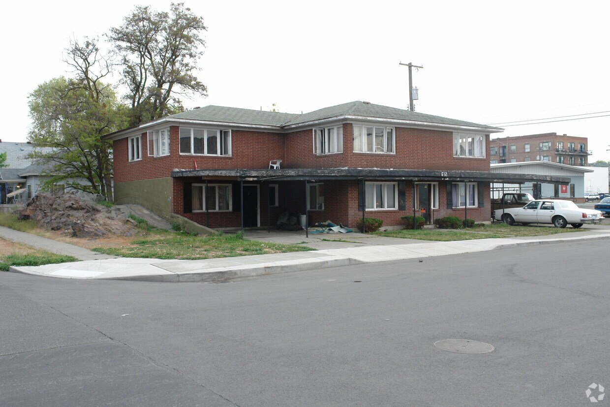 Building Photo - 612 W Sharp Ave