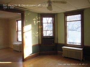 Building Photo - **3 BDRM / 2 BATH SFH / 1,672 SF**