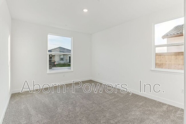 Foto del edificio - 5210 Peace Lily Ln