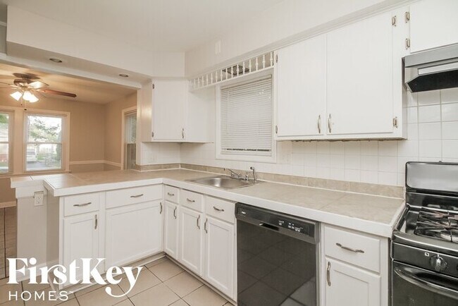 Foto del edificio - 14636 Trumbull Ave