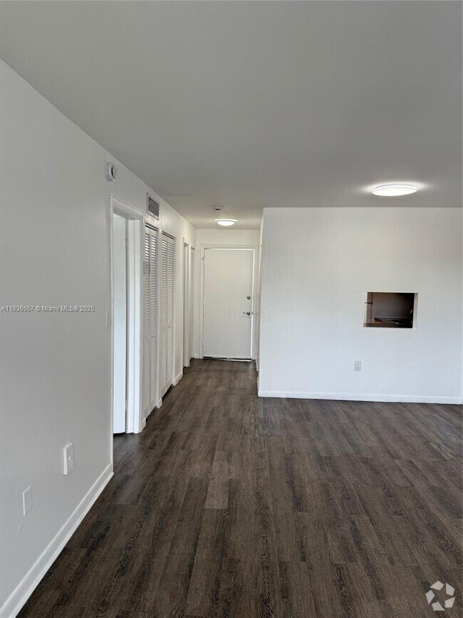 Building Photo - 528 Meridian Ave