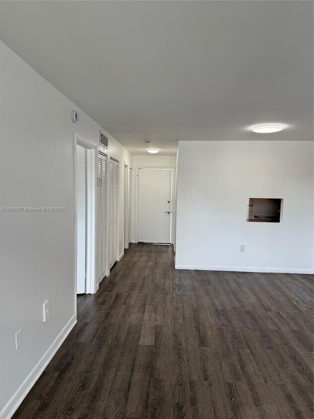 Primary Photo - 528 Meridian Ave