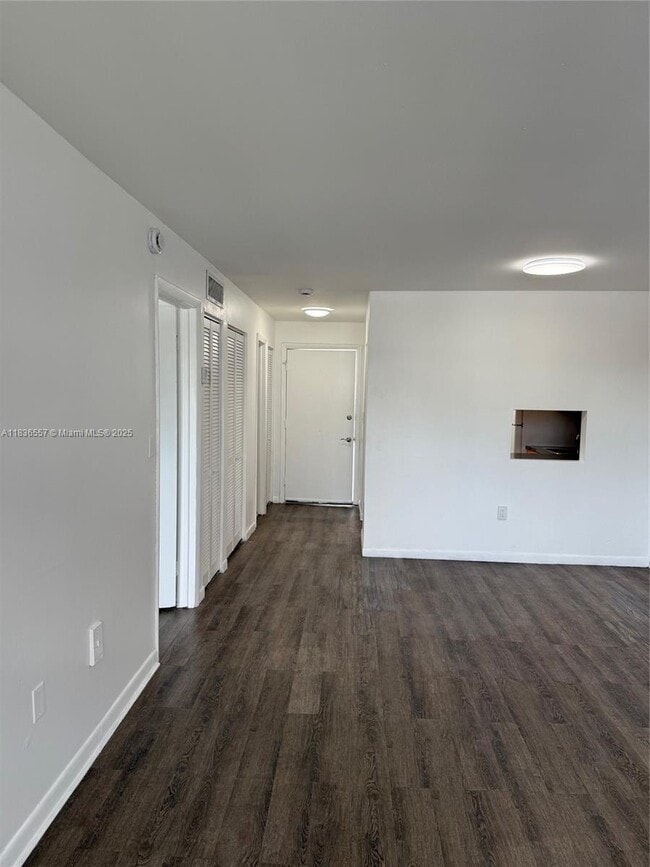 Building Photo - 528 Meridian Ave