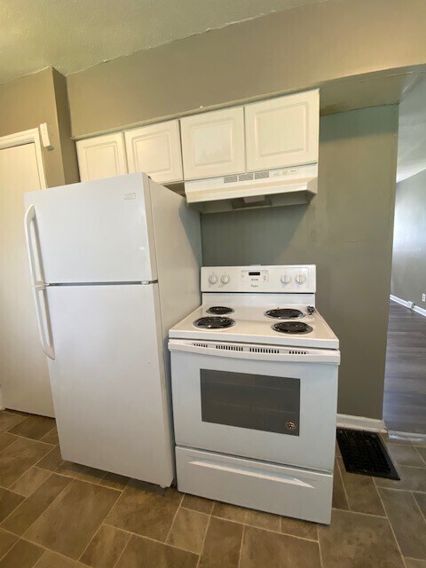 Building Photo - 2 bed 1 bath in Quiet Eastside Neighborhood