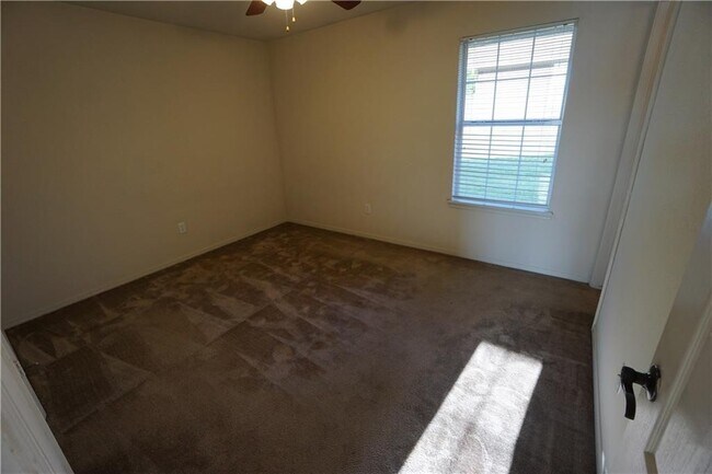 Foto del edificio - 3 Bedroom 2 Bath House, Total Electric, Tw...