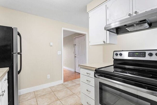 Foto del edificio - 2 bedroom available soon ! Apply Now!!