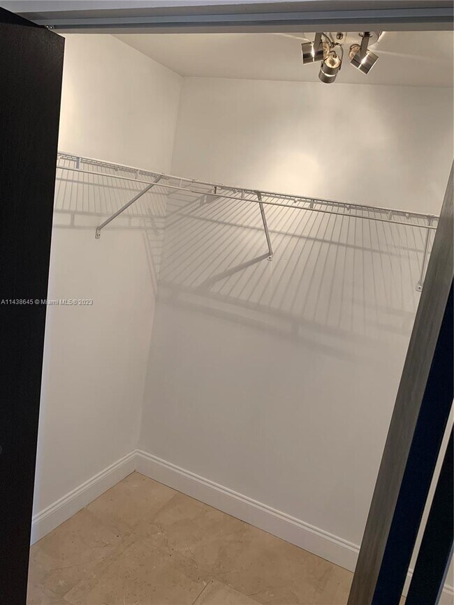 Foto del edificio - 1401 SW 22nd St