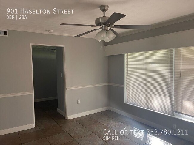 Building Photo - Corner Lot, 3/2 with Enclosed Rear Porch &...
