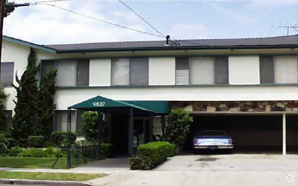 Foto del edificio - 9837 Tabor Street