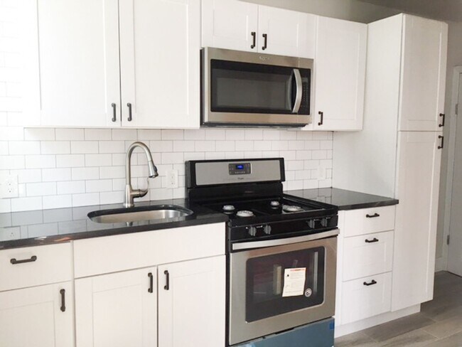 Building Photo - 3bed 1bath