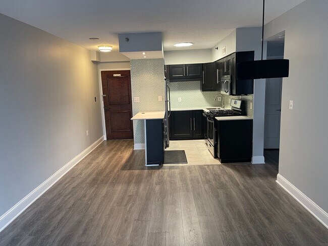 Building Photo - Beautiful 1 Bedroom in Heart of Bethesda
