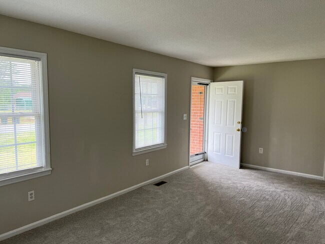 Sala de estar - 609 Marlee Dr