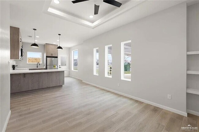 Building Photo - 9206 N 56th Ln
