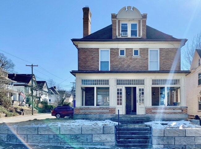 Building Photo - 350 Cobun Avenue