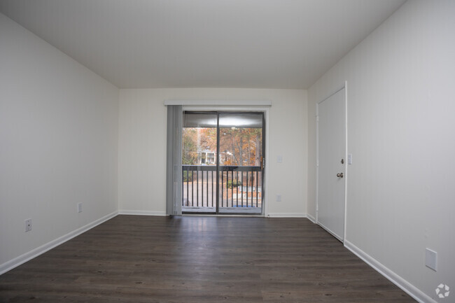 2BR, 1BA - 836SF - Living Room - Lynnwood