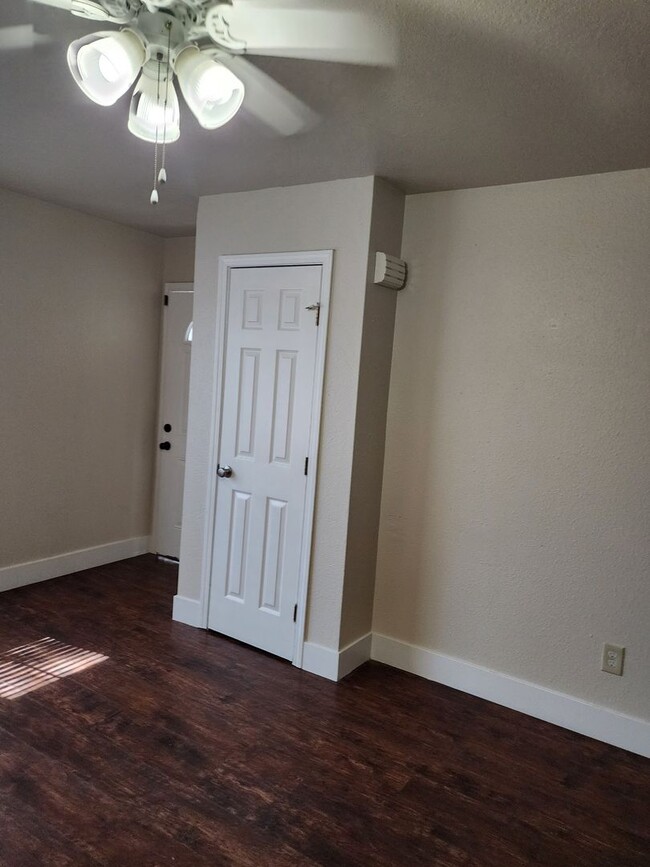 Building Photo - 3 bedroom 1 bath with Garage converted to ...