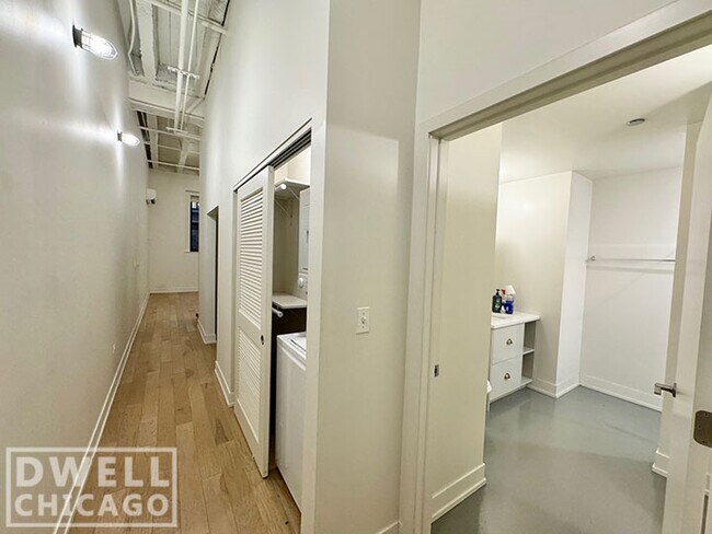 Building Photo - 77 E Adams St