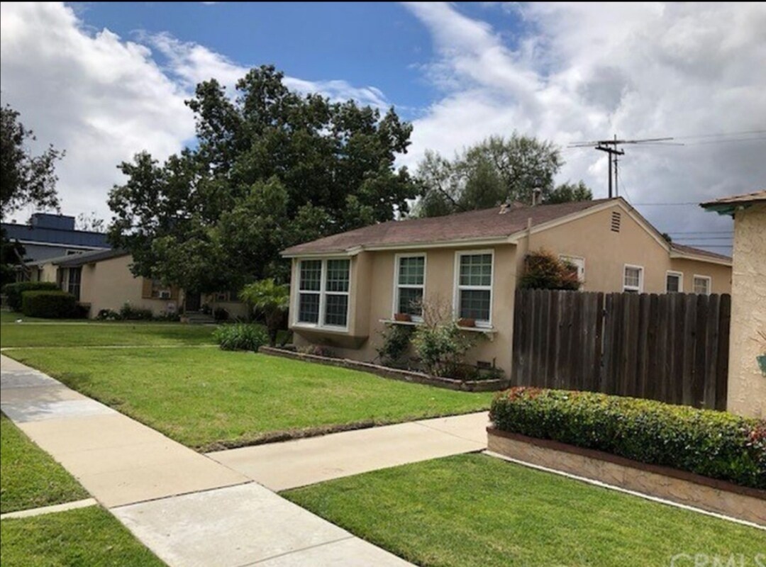 Foto del edificio - 5827 Bonfair Ave