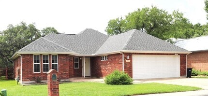 Building Photo - 211 Fox Crossing