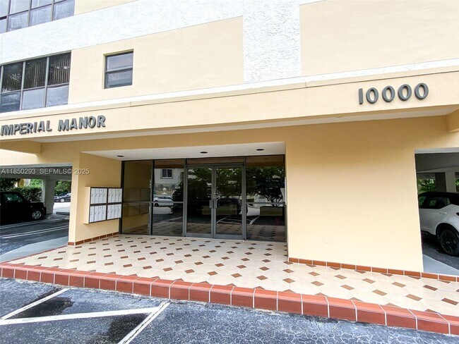 Foto del edificio - 10000 Bay Harbor Terrace