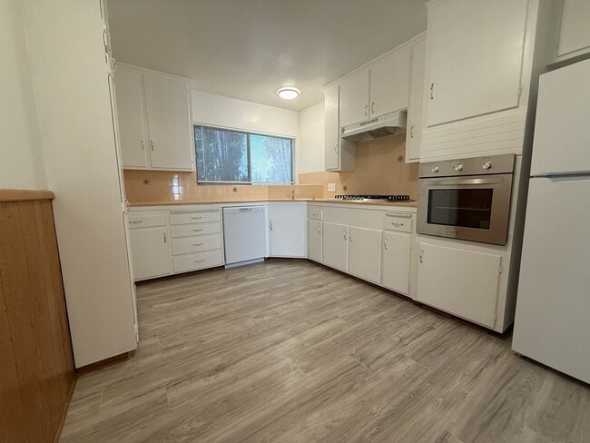 Foto del edificio - 330 E Fairview Ave