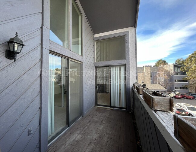 Foto del edificio - 9817 E Peakview Ave