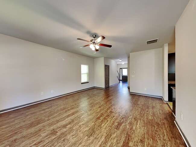 Building Photo - $500 off Rent! Nice 4 Bedroom Home located...