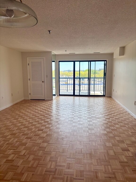 Foto del edificio - 3920 Mystic Valley Pkwy